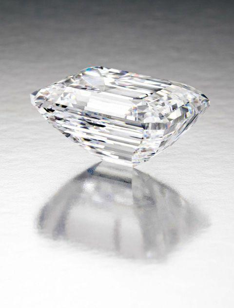 DIAMANT TAILLE EMERAUDE SOTHEBY'S