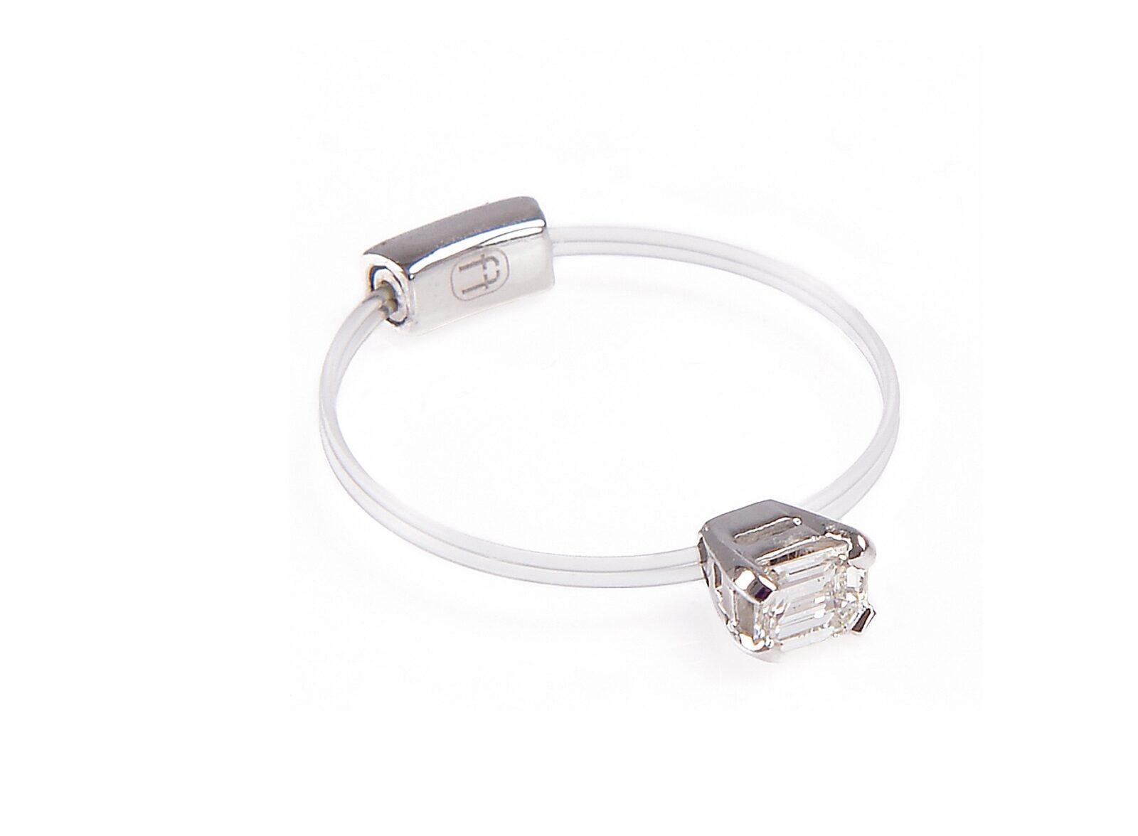 Bague Or blanc, Diamant et Fil Nylon Alexander Fuchs ©Sauce Rocks