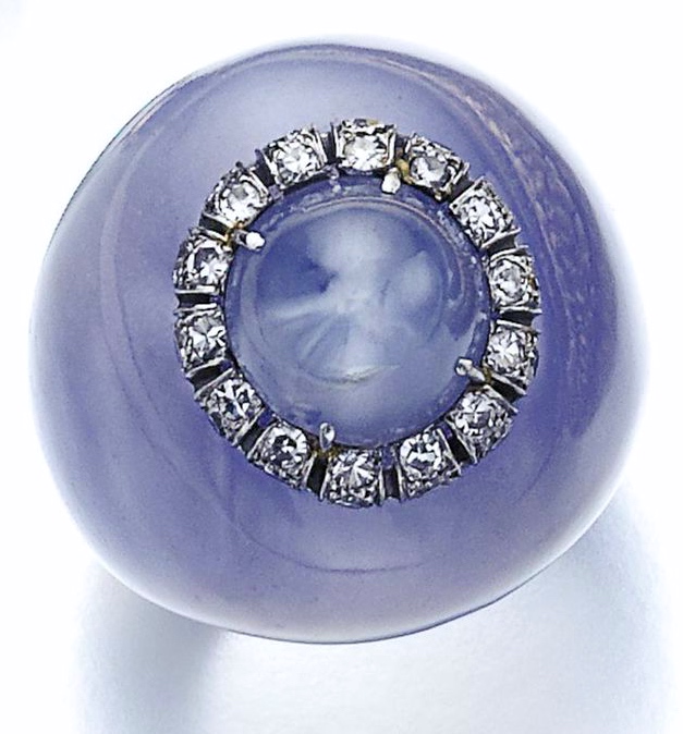 Suzanne Belperron Bague Saphir Étoilé, Calcédoine et Diamants 1961