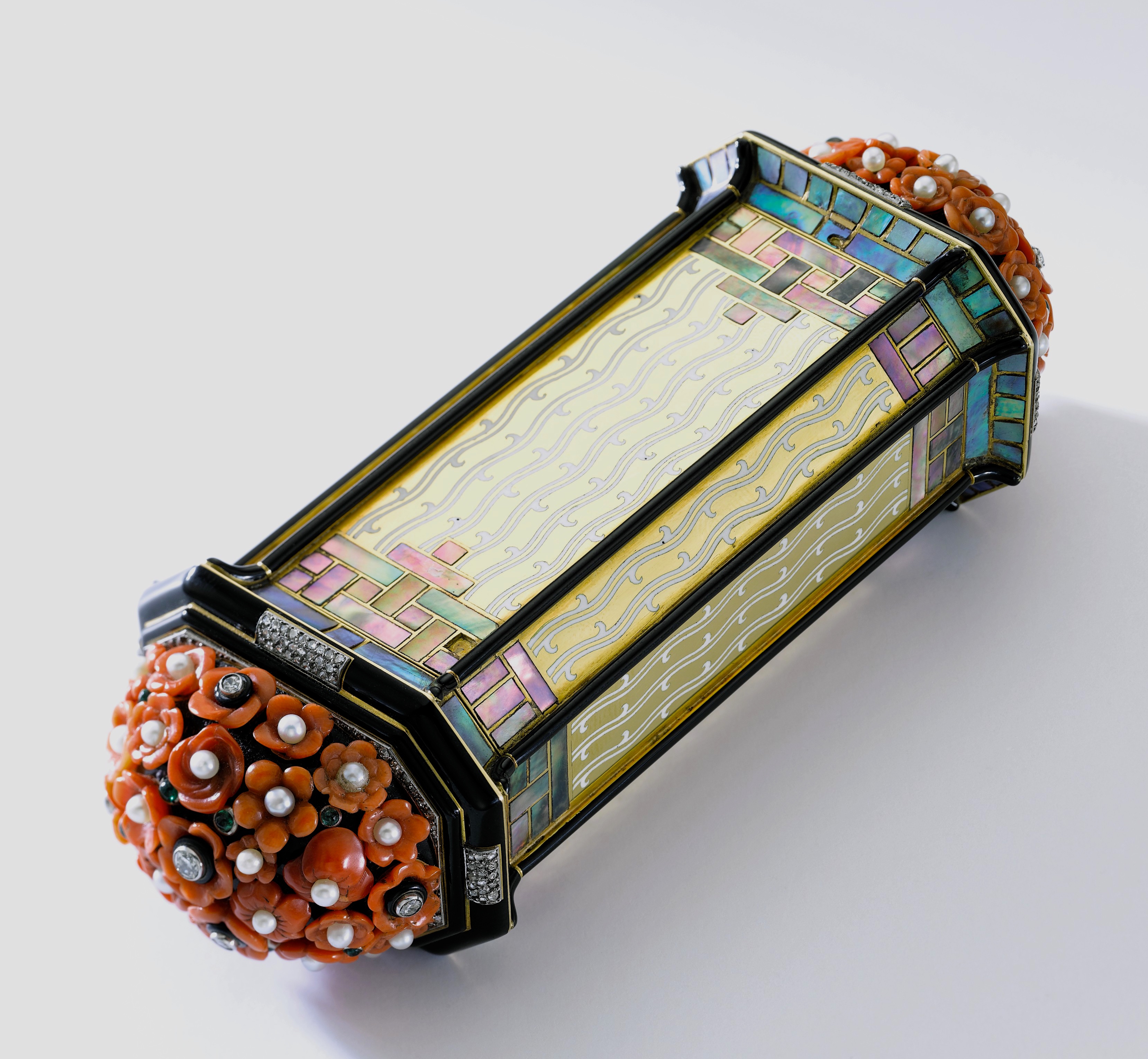 Cartier Émail, Nacre, Corail, Perles, Émeraudes, diamants,