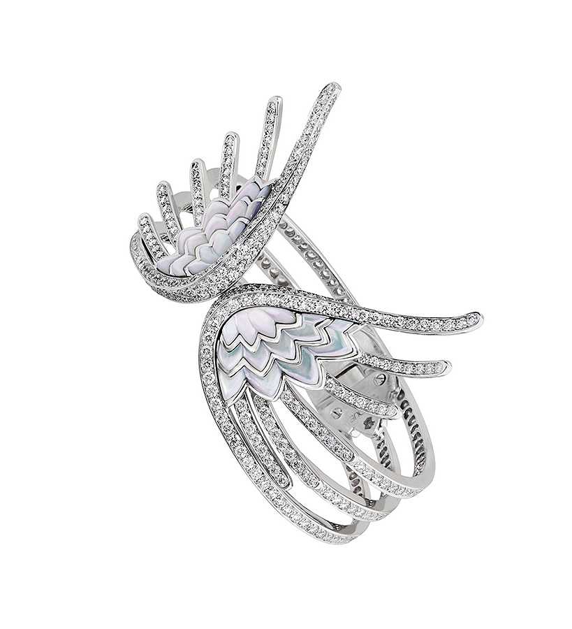 Manchette "Vesta" Or, Diamants, Nacre Crédit Lalique Joaillerie