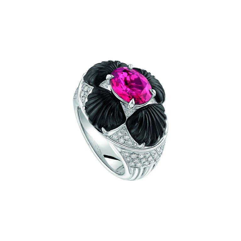 Bague "Adrienne" Or blanc, Rubellite, Diamants, Onyx Crédit Lalique Joaillerie