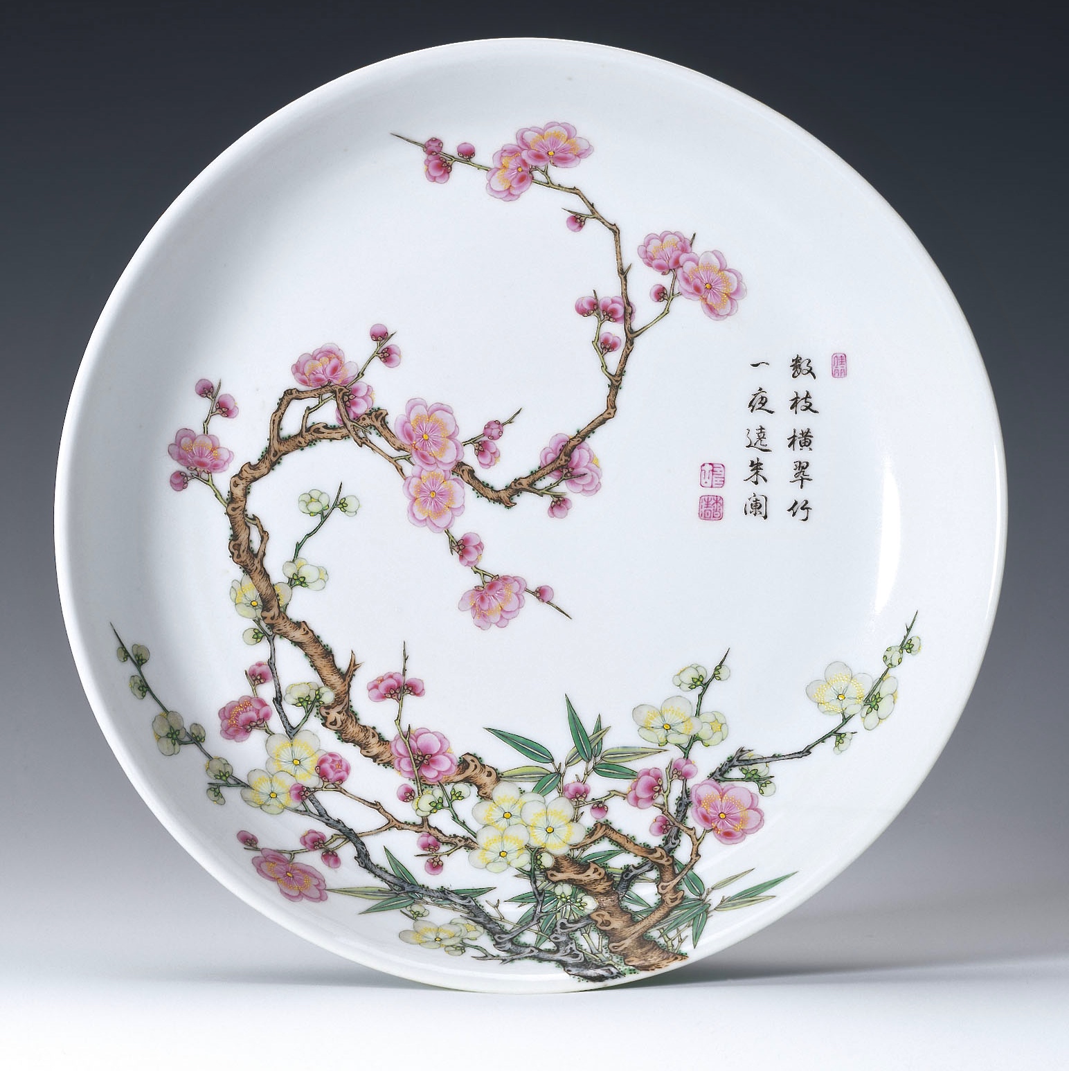 Plat Motif de prunus famille rose Fondation Baur XVIIIème siècle