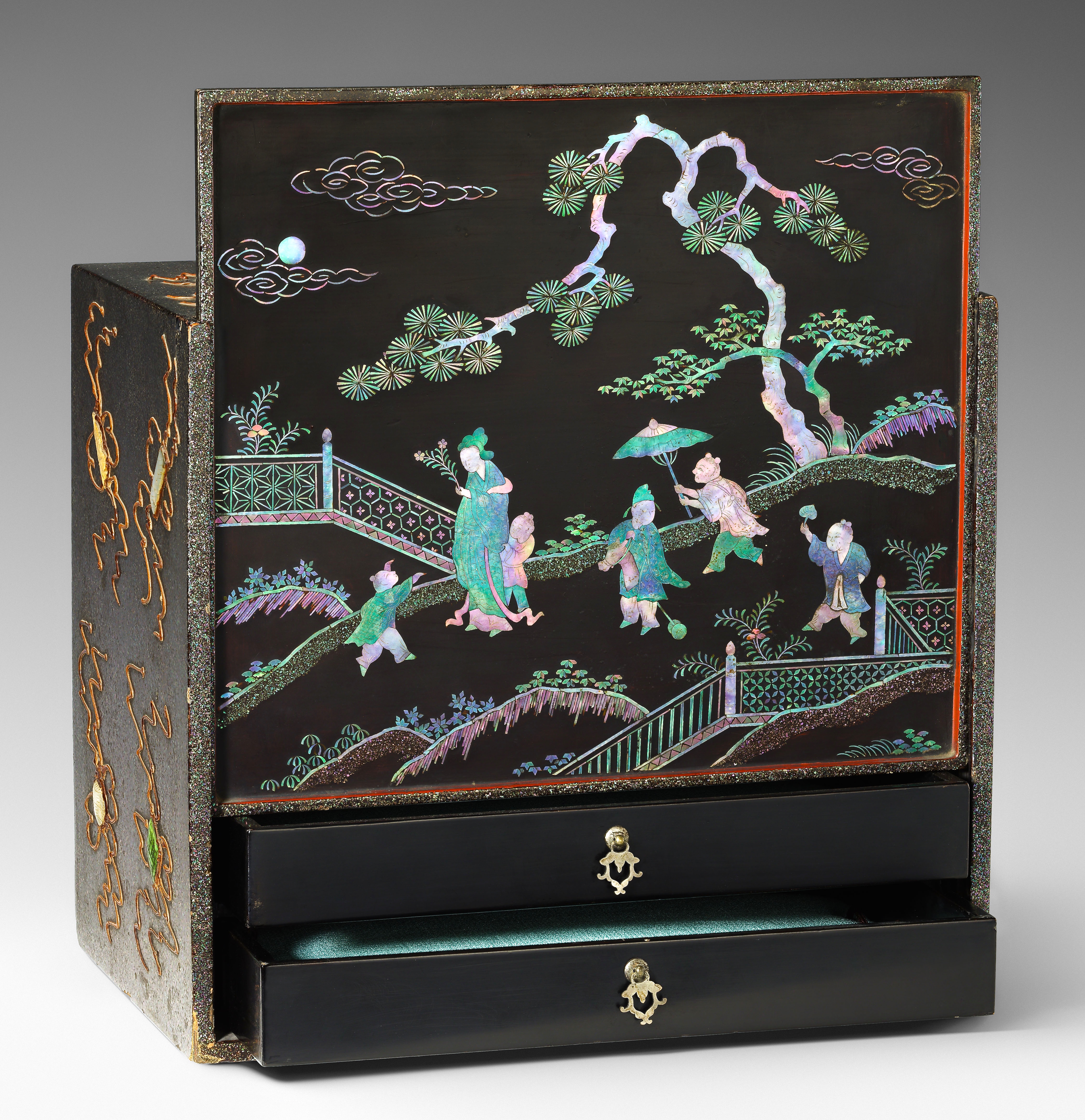 Boîte en laque burgauté fin du XIXe siècle Collection Baur