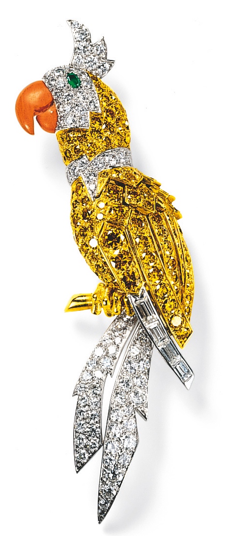 Broche perroquet Diamants, Diamants Jaunes, Corail, Émeraudes, Or, Platine Cartier 1969