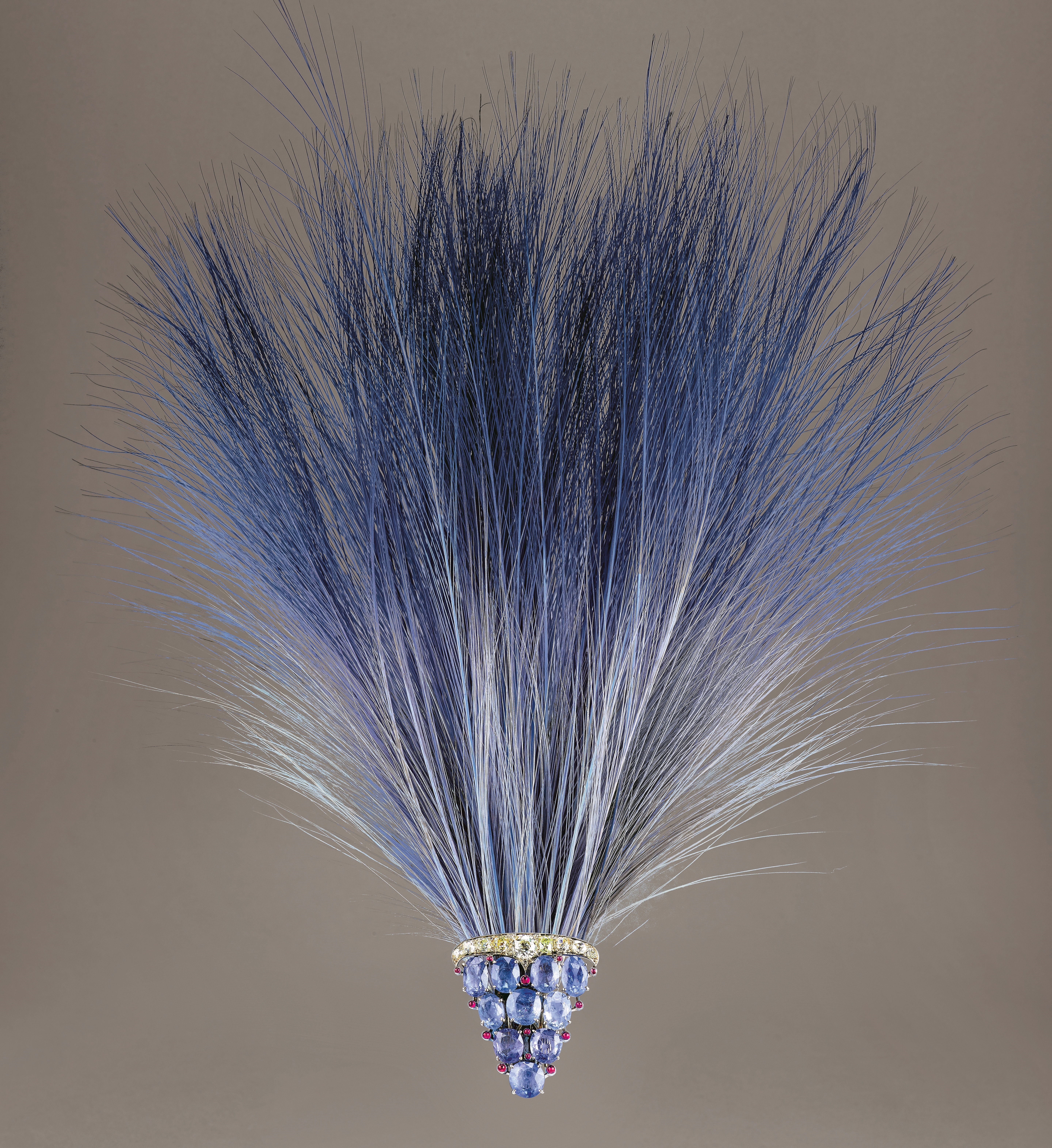 Aigrette Grappe 1925 Or, Platine, Saphirs, Rubis, Diamants © Chaumet