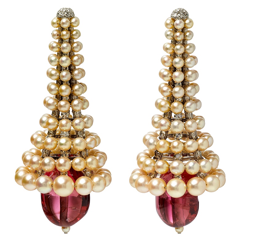 Boucles d'Oreilles Jar Spinel, Perles, Diamants, Or, Argent 2010 The Al Thani Collection © Servette Overseas Limited 2014