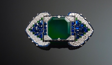 Broche Cartier Émeraude, Saphirs, Diamants, Or, Platine 1922 The Al Thani Collection © Servette Overseas Limited 2014