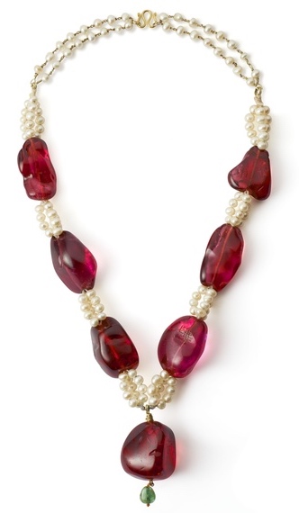Collier Spinelles, Perles, Émeraude The Al Thani Collection © Servette Overseas Limited 2014