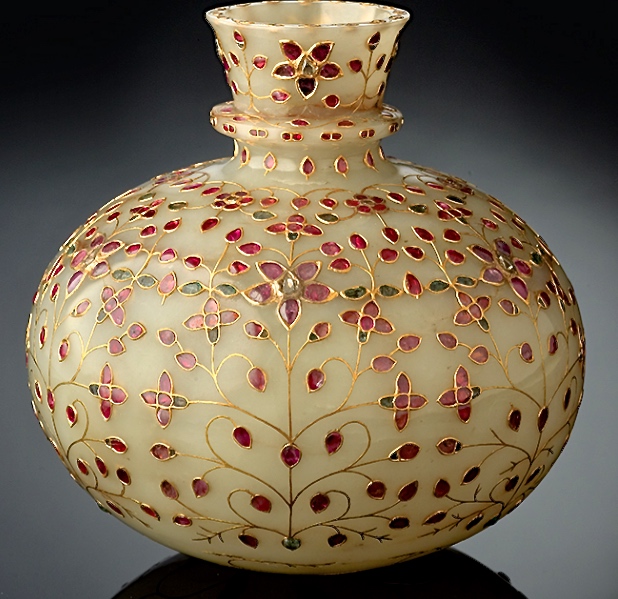 Vase Jade, Diamants, Rubis, Émeraudes XIX ème siècle The Al Thani Collection © Servette Overseas Limited 2014