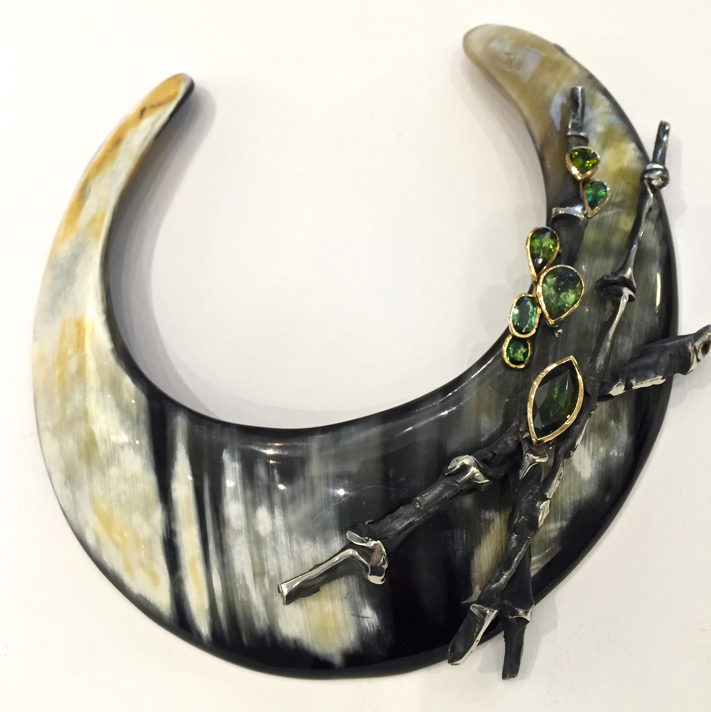 Collier Corne de buffle, Tourmalines, Or, Argent