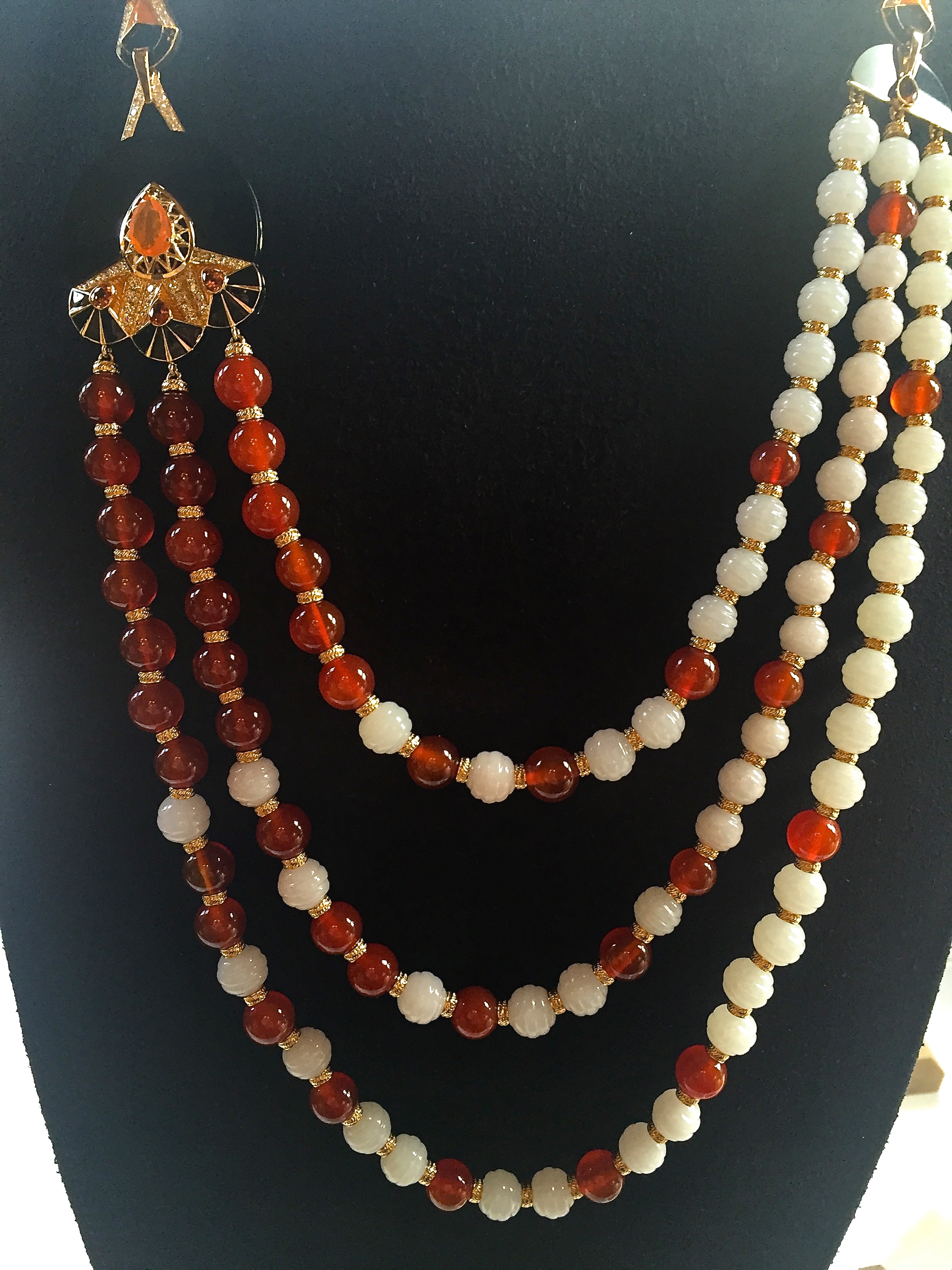 Sautoir "Oiseau de Feu" Opale de Feu, Cornaline, Jade Blanc, Jade Noir, Saphirs Oranges, Diamants