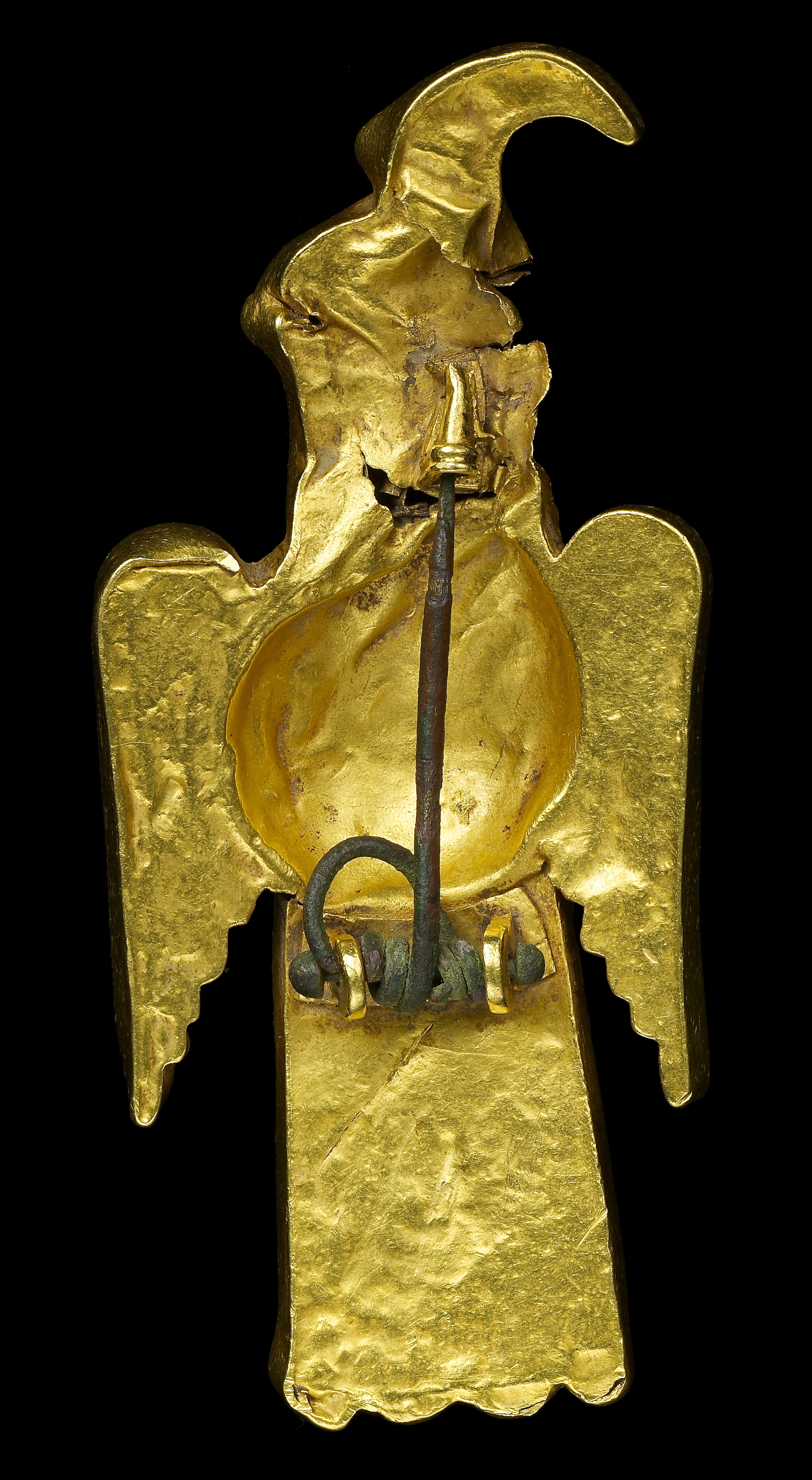 Fibule Aquiliforme de Domagnano République de Saint-Marin, 2e moitié du Ve siècle ap. J.-C. Or et Grenat LAD 2009.008 © Louvre Abu Dhabi