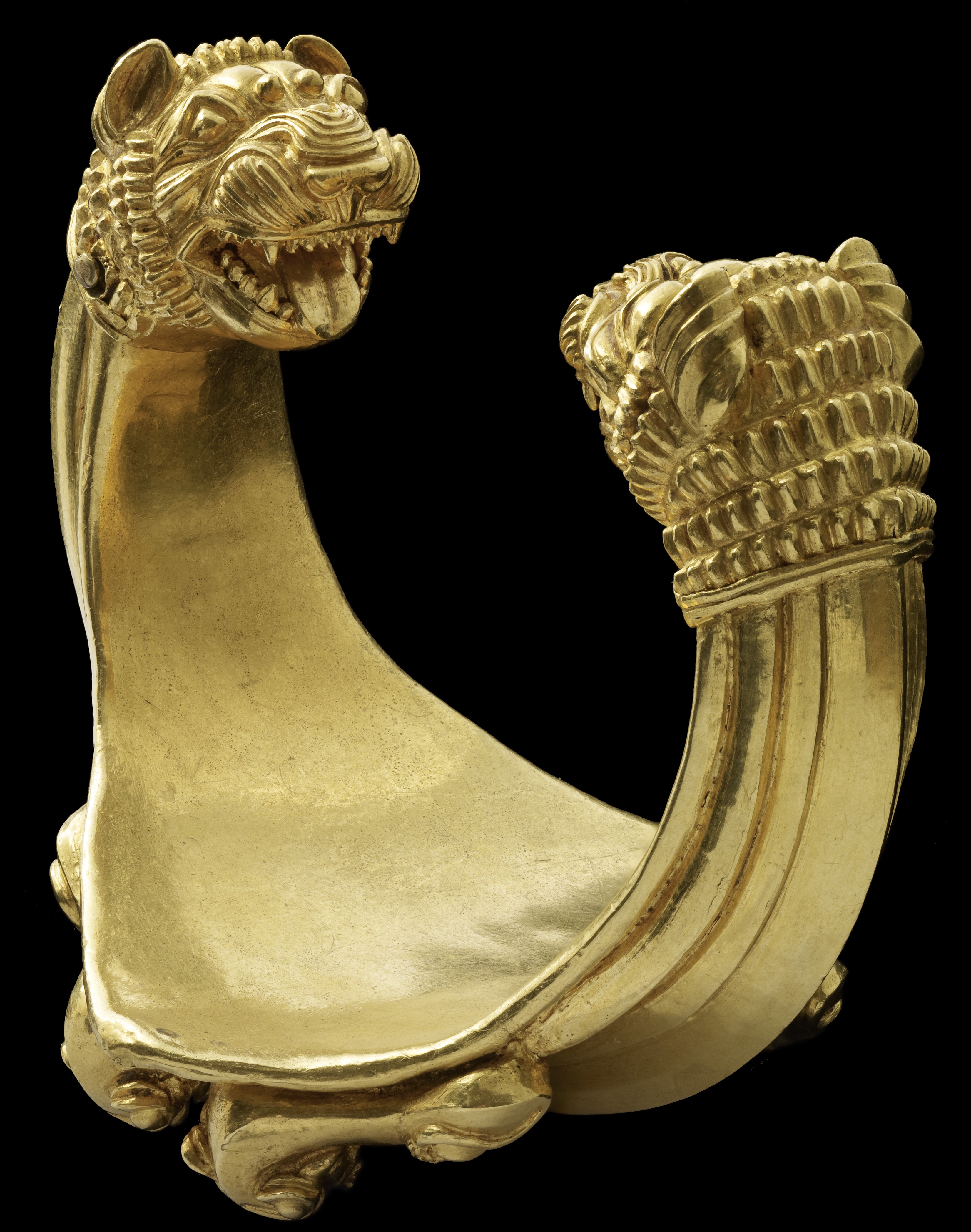 Bracelet aux figures de Lions, Or Ziwiyé, Iran VIIIème-VIIème siècle av. J.-C. LAD 2009.019 © Louvre Abu Dhabi-Thierry Ollivier