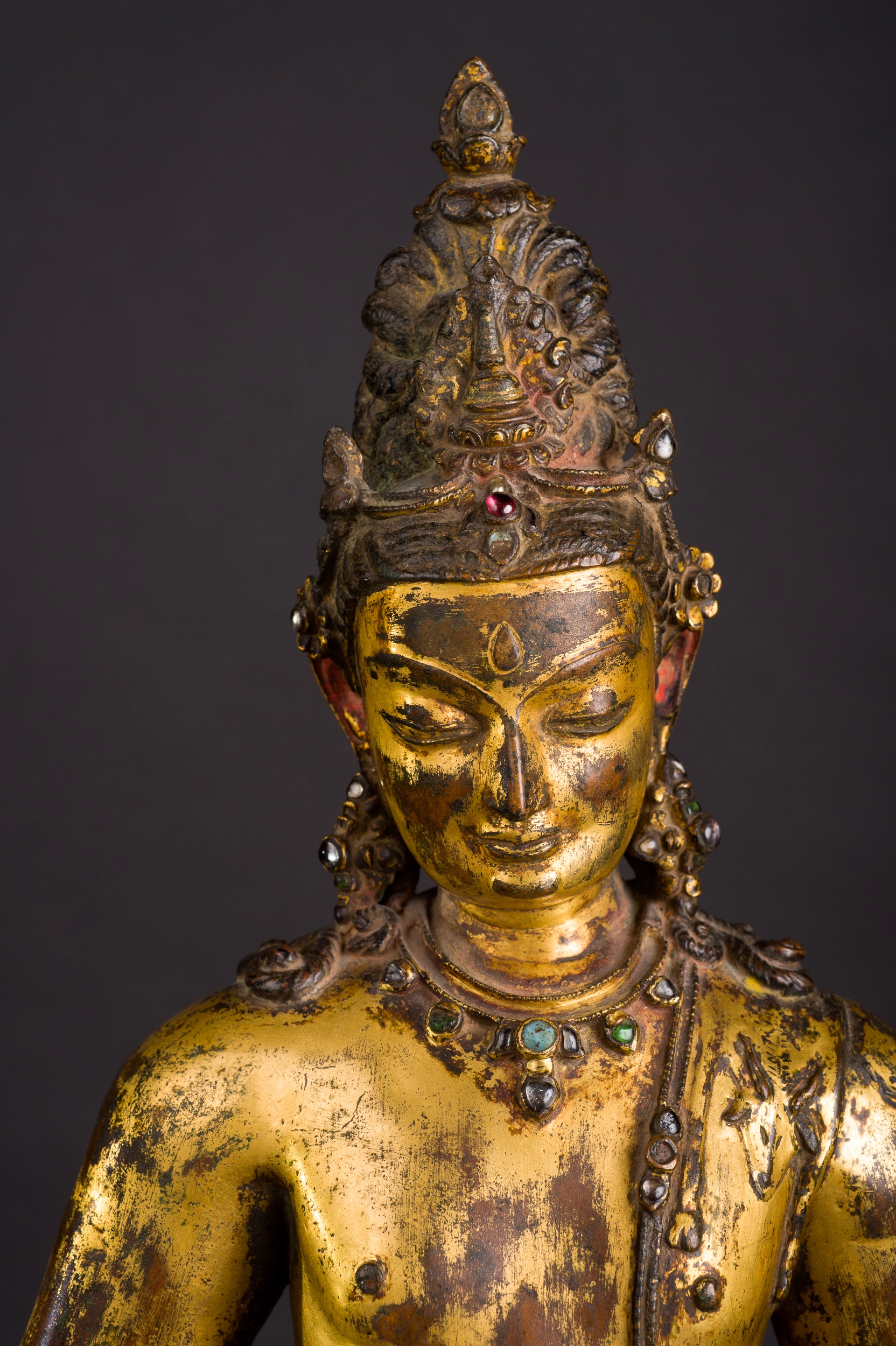 Maitreya Népal, Vers XIIème siècle Cuivre doré, pierres fines LAD 2014.033 © Louvre Abu Dhabi