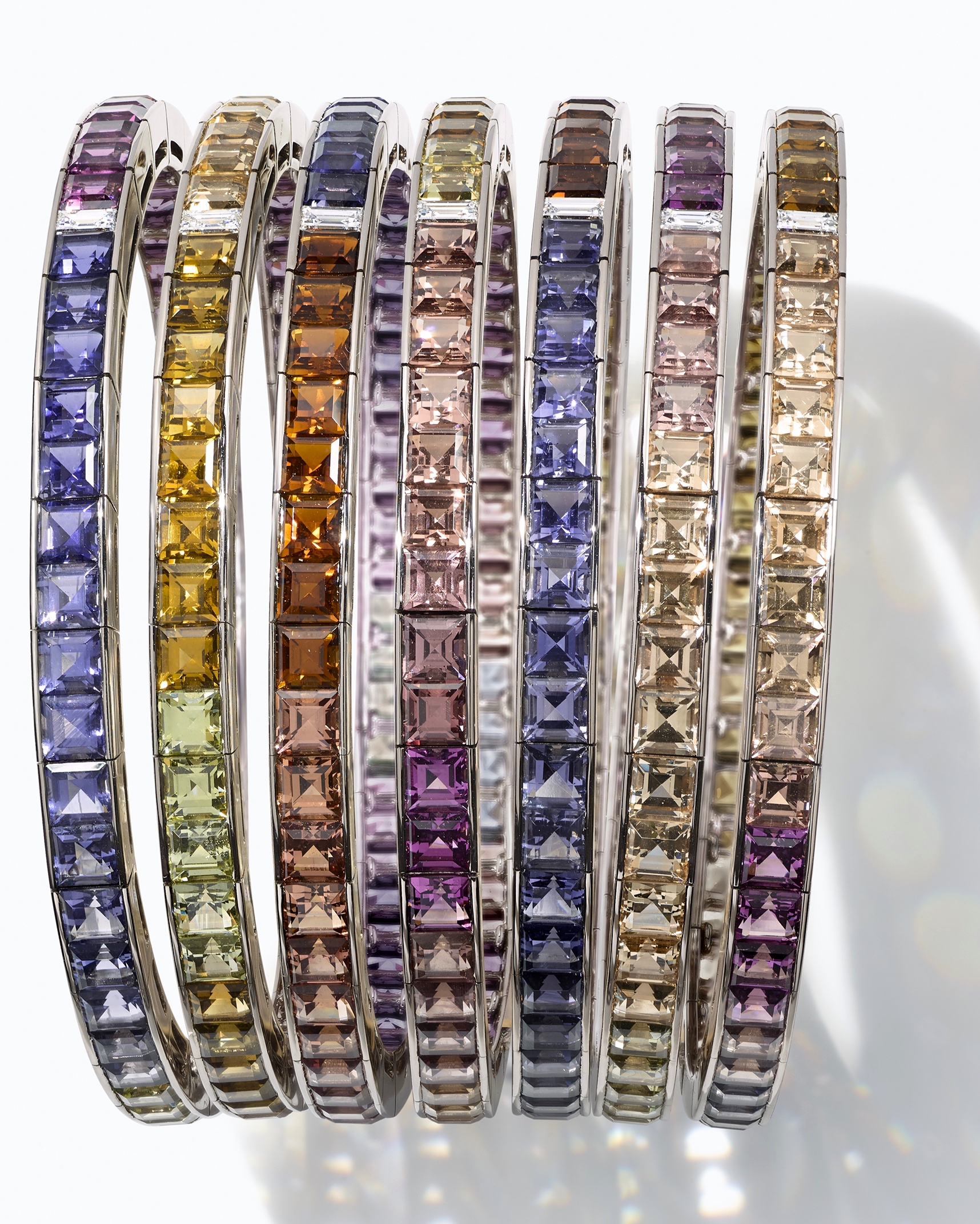 Bracelets "Feux du ciel" Or Blanc, Iolites, Grenats, Tourmalines, Topazes © Paul Lepreux / Hermès