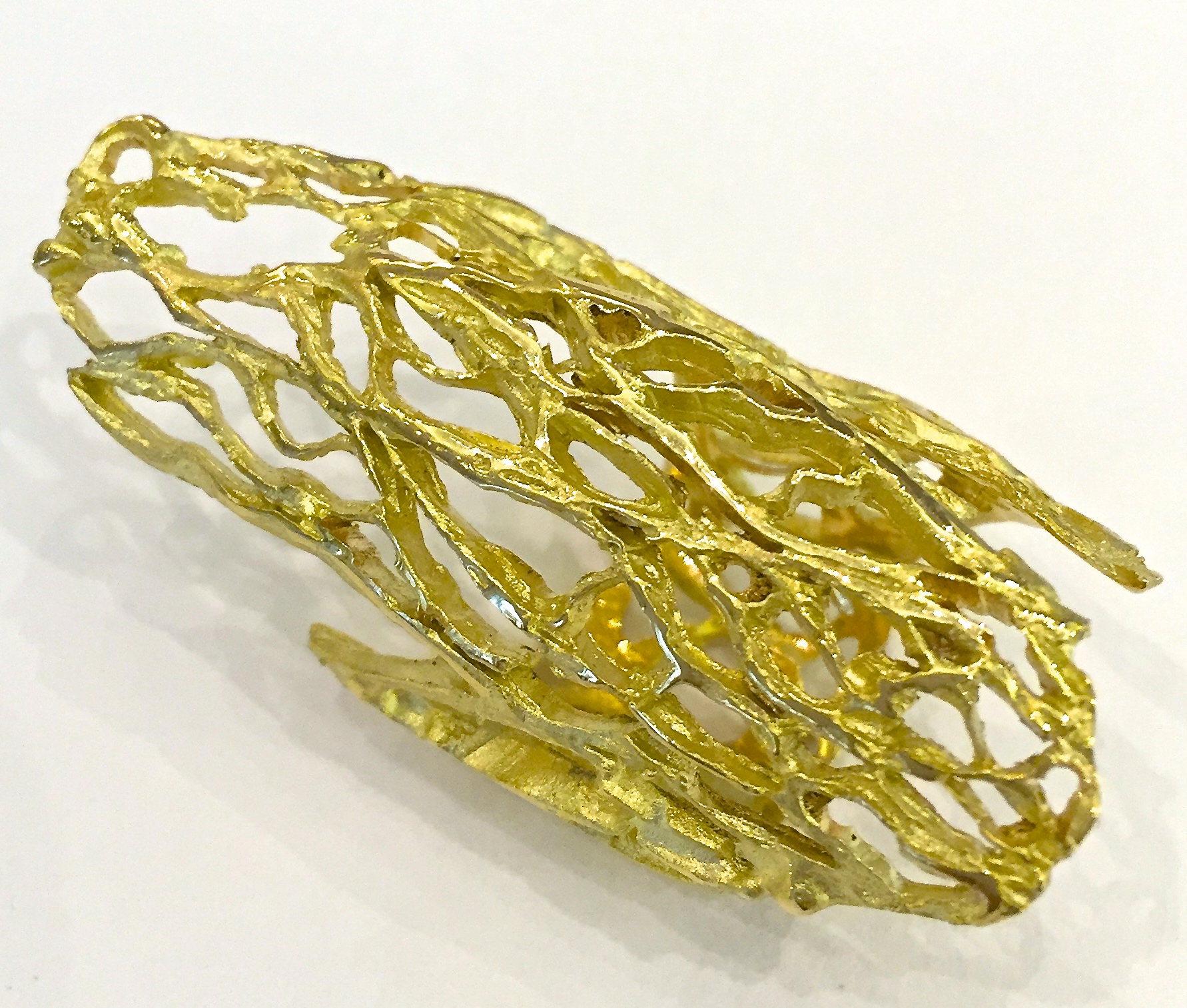 POÉSIE D'ÉTÉ AVEC THIERRY VENDOME Bague "Racine" Or © Esprit Joaillerie