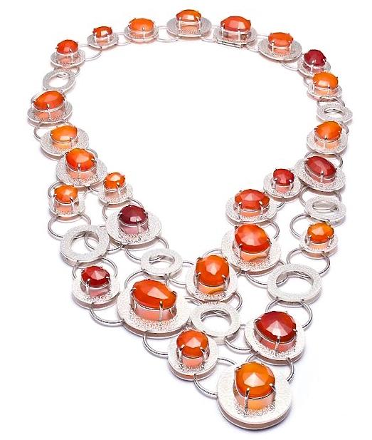 Collier "Conversation Fragmentée" Cornalines, Argent Marie Eve Martin © A. McLean / École Joaillerie Montréal