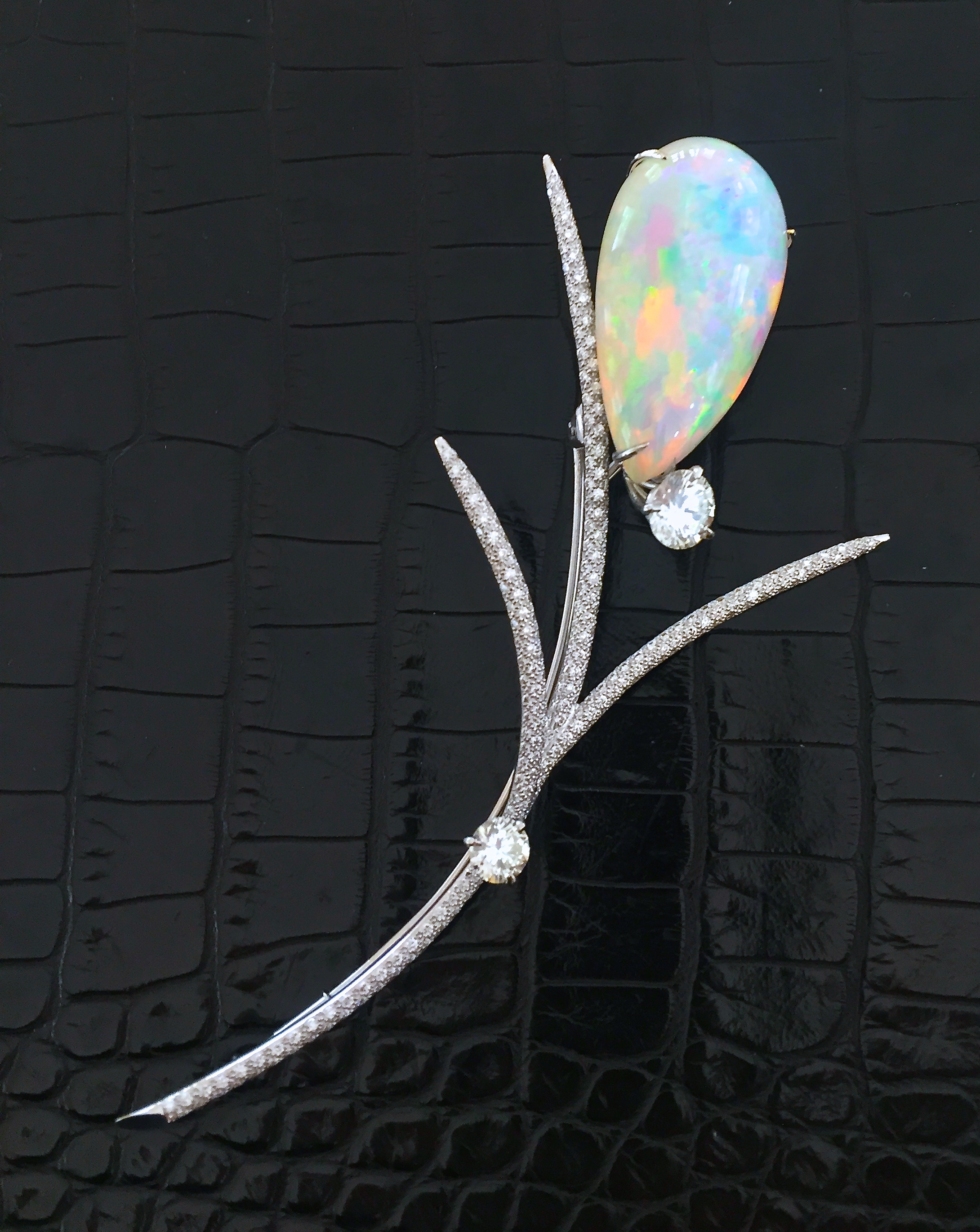 ERIK SCHAIX Broche Opale et Diamants Création 2016 © Esprit Joaillerie