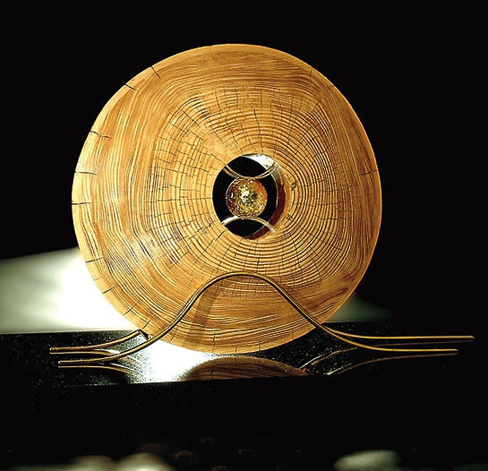 Sculpture "Clin d'Oeil" Arcas (Erik Schaix) Cédre de la pépinière, Citrine, Or © Erik Schaix