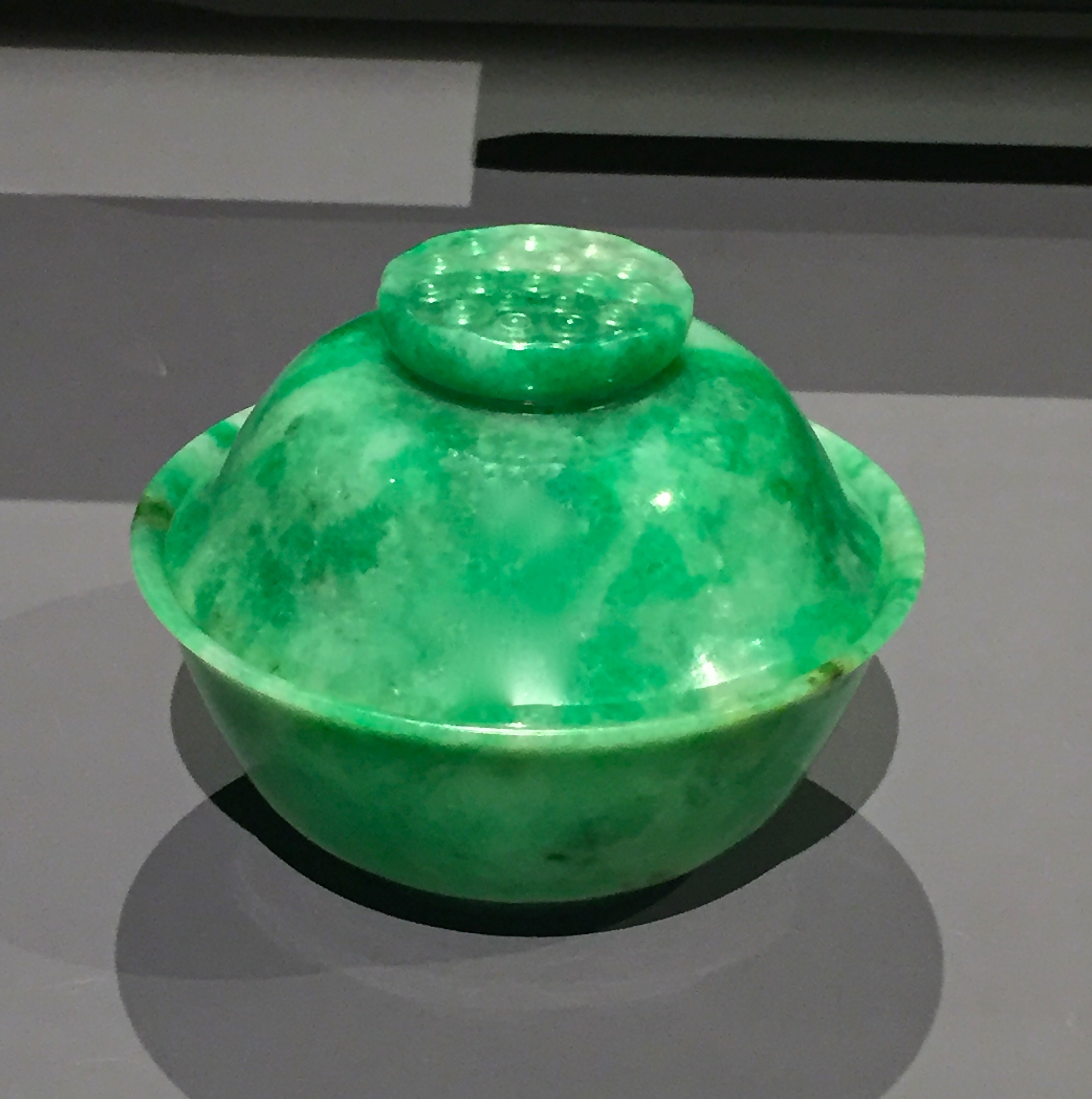 Bol à couvercle à décor de gousse de lotus, Jadéite Chine, Dynastie Qing XVIIIème siècle