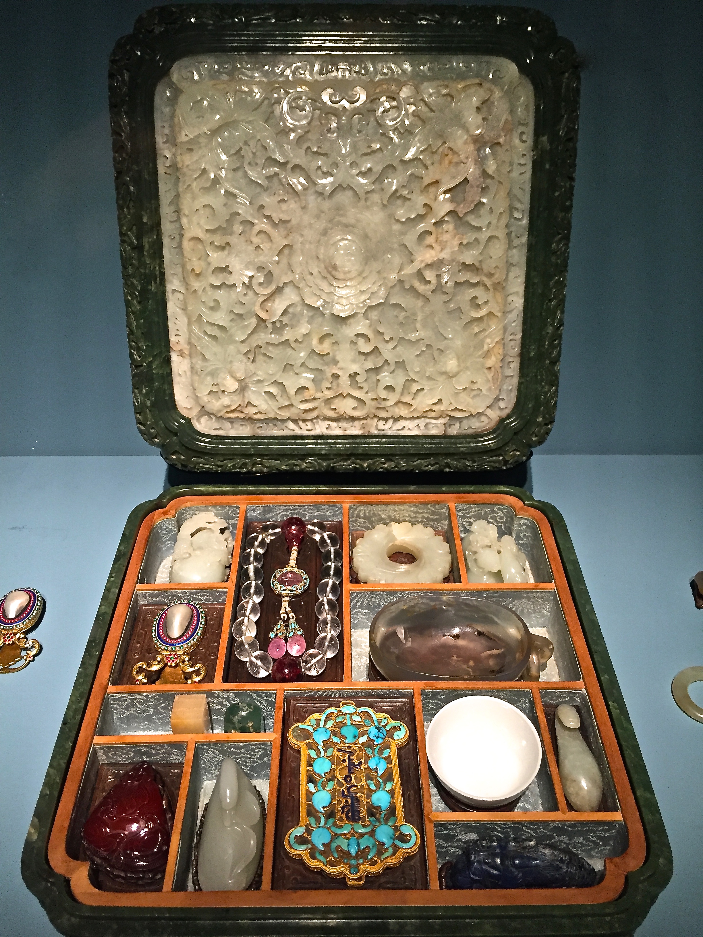 Cabinet de Curiosités miniature. Chine, 1736-1795