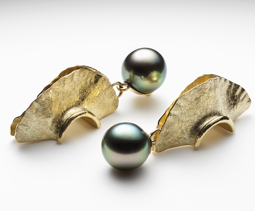 Boucles d'Oreilles Perles Tahiti, Or Lynn Légaré © A. McLean / École Joaillerie Montréal