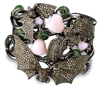 Bracelet "Chauve-Souris et Pêches" Diamants, Corail, Tsavorites, Rubis, Or Noir Rhodié.