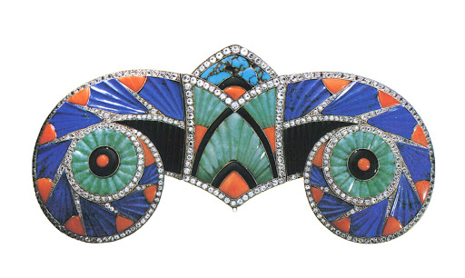 Boucheron Broche Jade, Lapis-Lazuli, Corail, Turquoise, Diamants, Platine. 1925 © Boucheron