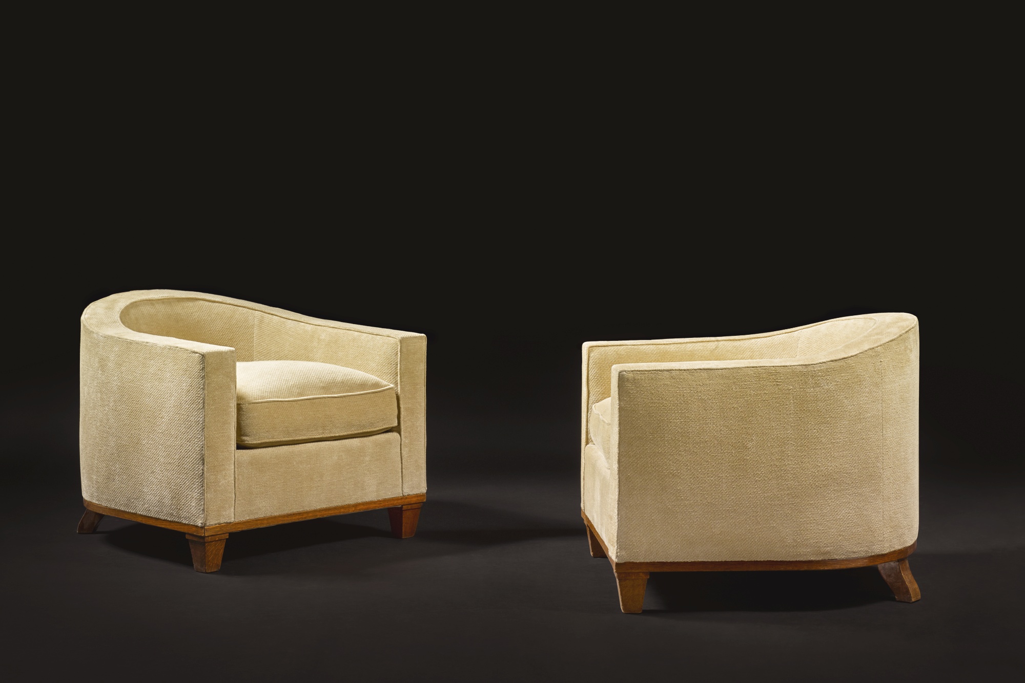 Émile-Jacques Ruhlman Paire de Fauteuils "Crapaud" 1925 © Sothebys