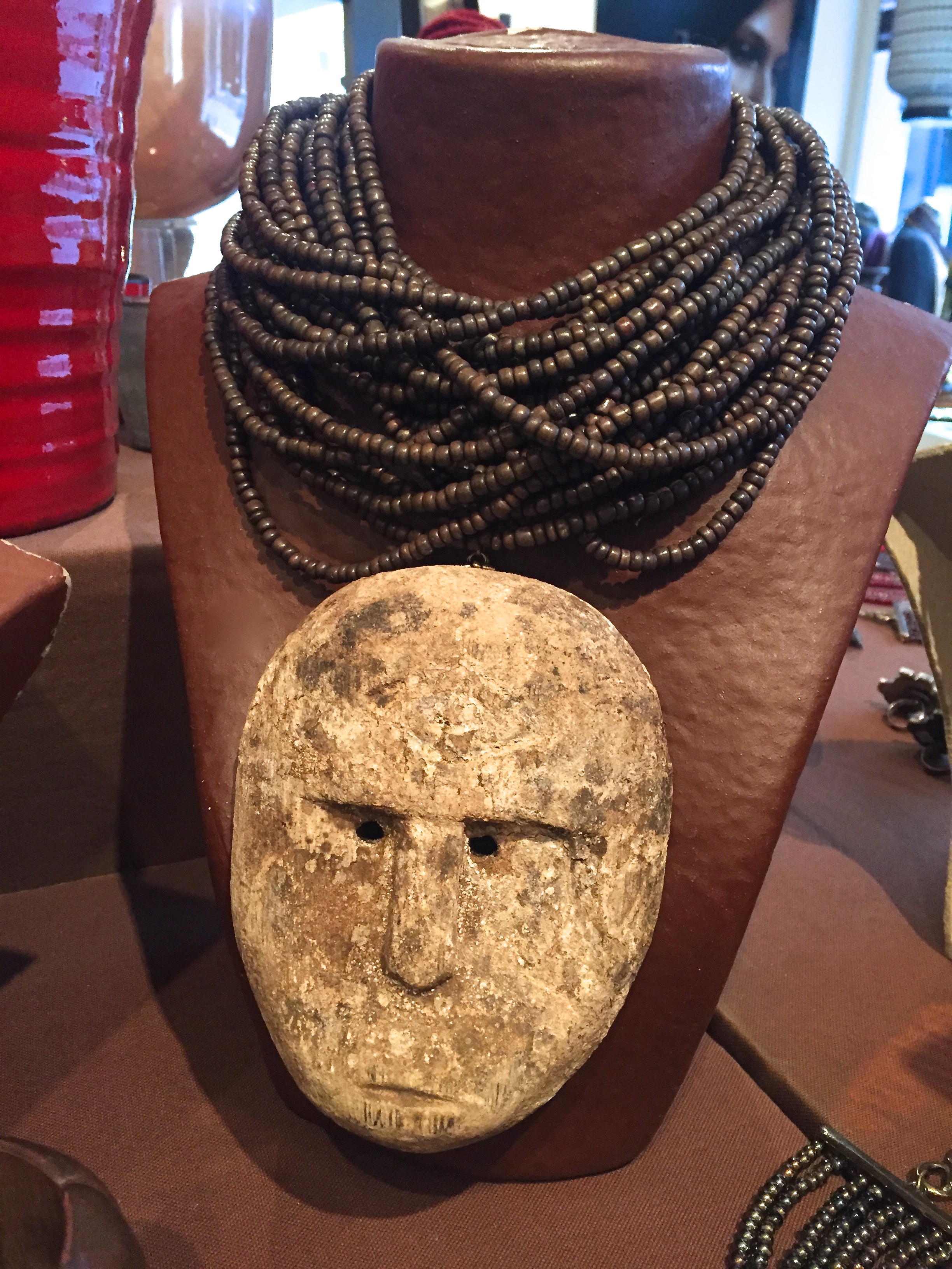 Collier Perles de Bois, Motif Tête en Bois île de Timor.